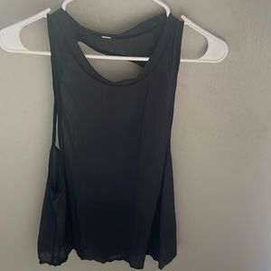 Lululemon work out top size 6
